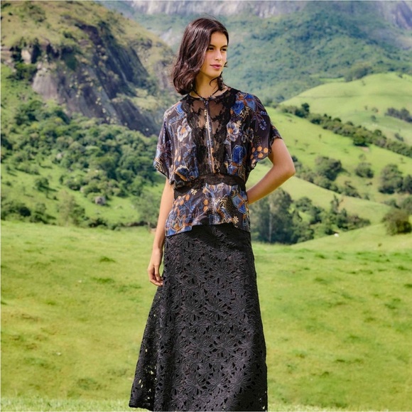 Farm Rio: Black Snakes Bouquet Blouse - Picture 3 of 11